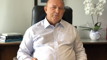 Imagem Governador interino, Adolfo Menezes diz ser um “mini correria” e reafirma lealdade a Rui