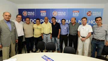 Imagem Paulo Souto recebe apoio de petista e anuncia bolsa para aluno do ensino médio