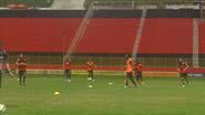 Imagem Escudero treina e deve reforçar o Vitória contra o Botafogo