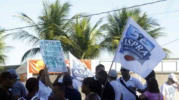 Imagem Dia D: PMs chegam para assembleia que pode deflagrar greve