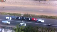 Imagem Sete carros se envolvem em engavetamento no Imbuí
