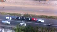 Imagem Sete carros se envolvem em engavetamento no Imbuí