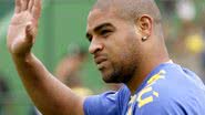 Imagem Adriano negocia com Coritiba e Criciúma; empresário nega
