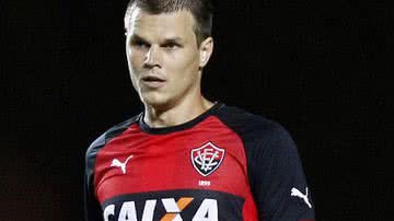 Imagem Zagueiro que mais sofre faltas na Série A, Alemão enaltece o feito pelo Vitória