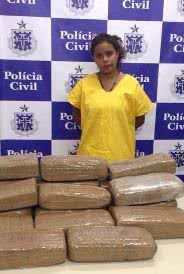 Imagem Mulher é presa com 20 quilos de maconha