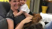 Imagem Ana Hickmann posa com o filho e os cães de estimação