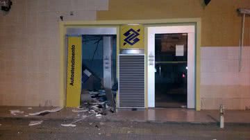 Imagem Bandidos explodem agências e furam pneus de viatura em São Gonçalo dos Campos