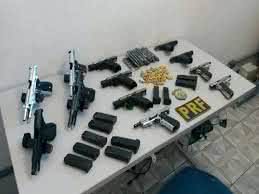 Imagem Mulheres são presas transportando 26 pistolas em ônibus