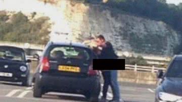 Imagem Casal é flagrado fazendo sexo em estacionamento de shopping