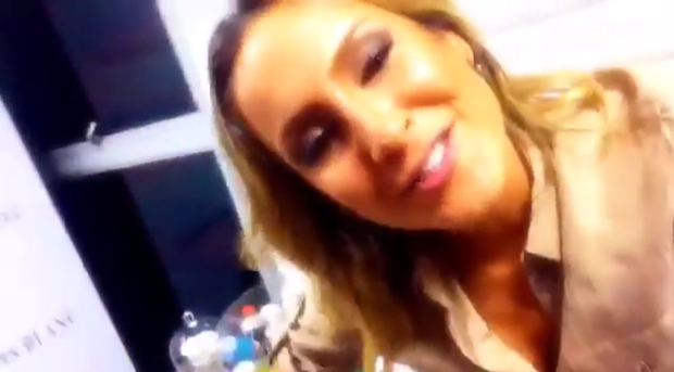 Imagem Claudia Leitte convoca seus fãs para coroação de rainha de bateria. Assista