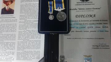 Imagem Coronel Berlink é homenageado e recebe medalha