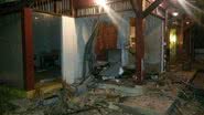 Imagem Criminosos explodem caixa eletrônico e metralham posto policial em Imbassaí