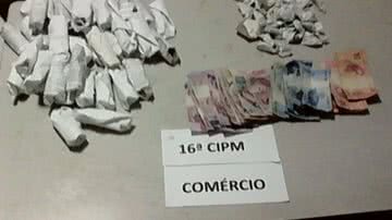 Imagem PM prende homens com drogas na Feira de São Joaquim