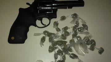 Imagem PM prende homens com arma e maconha em Itinga