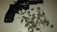 Imagem PM prende homens com arma e maconha em Itinga
