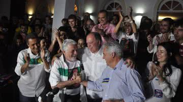 Imagem ACMzinho sua casa caiu, diz primeira dama para a câmera da Rede Bahia