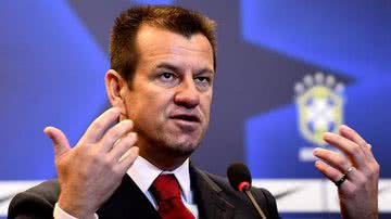 Imagem Dunga mescla surpresas e velhos conhecidos na primeira convocação pós Copa