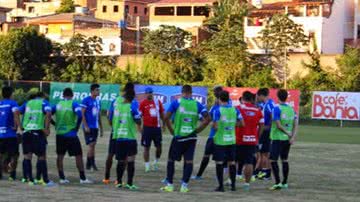 Imagem Com Pittoni e jovens atacantes, Bahia está relacionado para pegar o Santos