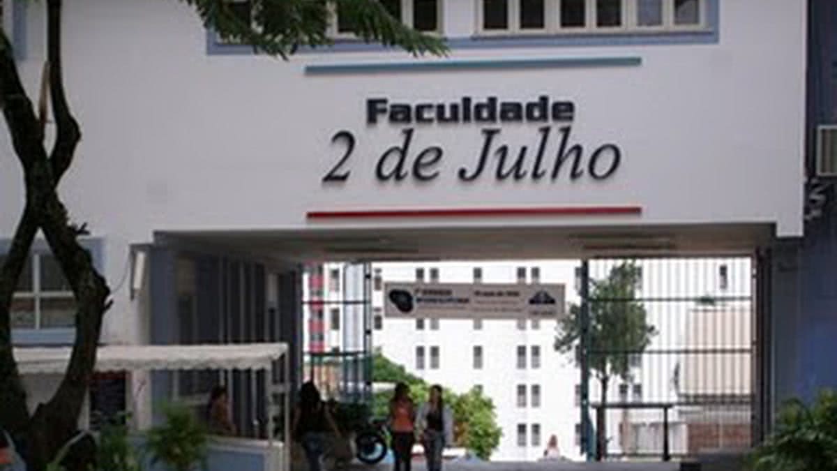 Sucom emite 10 multas para faculdades de Salvador