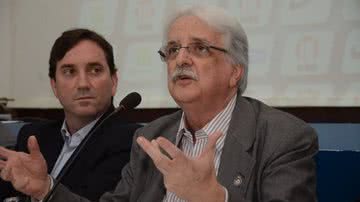 Imagem Após acusações, Schmidt isenta diretores do Bahia por situação caótica