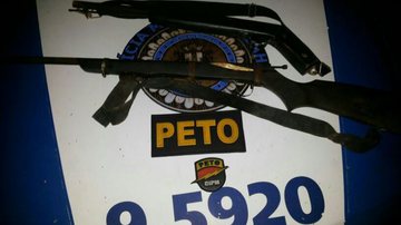 Imagem PM prende homem com armas em Vila de Abrantes