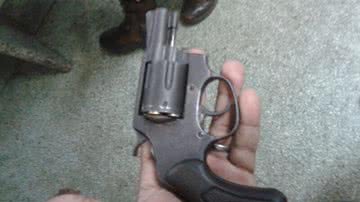 Imagem Suspeito de assaltos a veículos é preso com arma na Pituba