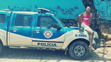 Imagem Ousadia sem limites: homem sobe em viatura policial e divulga foto na internet