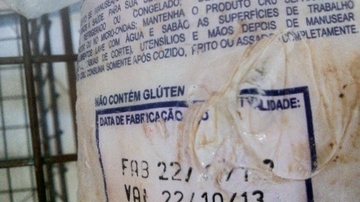 Imagem Fiscalização flagra supermercados com frango vencido à venda