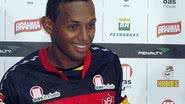 Imagem Gilson sofre distensão e Vitória ‘desconvoca’ Mansur da Seleção