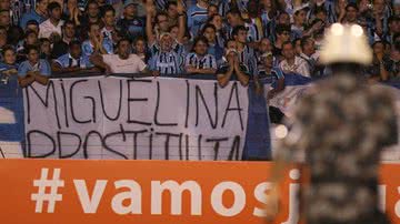 Imagem Gremistas xingam a mãe de Ronaldinho