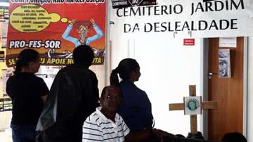 Imagem Professores grevistas dizem que Wagner 'age como menino pequeno'