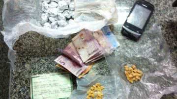 Imagem Polícia prende homens com drogas em Simões Filho
