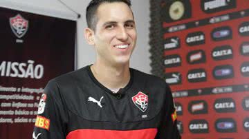Imagem Goleiro do Vitória quer fazer valer mando de campo diante do Botafogo