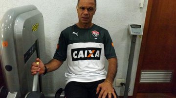 Imagem Jorginho fica triste pela torcida e lamenta “momento ruim do Vitória”