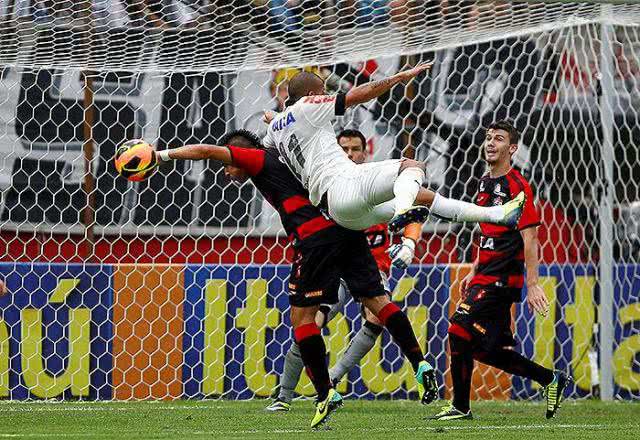Imagem Em busca de triunfo, Vitória recebe o Corinthians no reencontro com o Barradão