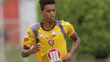 Imagem Sem espaço no Vitória, Josué fará intercâmbio no Sevilla da Espanha