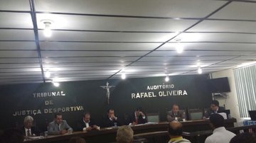 Imagem Paz e amor: Enquanto STJD pune exemplarmente, TJD-BA prescreve processos