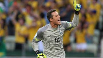 Imagem Julio Cesar fecha contrato com time em que atua Anderson Talisca