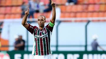 Imagem Trapalhada: após Queiroz negar, Vitória faz proposta por Leandro Euzébio