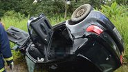 Imagem Motorista morre após bater carro de frente em carreta na BR-101