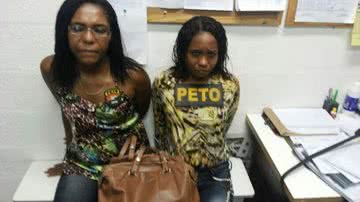 Imagem Mulheres são presas em flagrante roubando bolsa em mercado