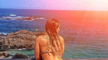 Imagem Mulher Melão posta foto em praia de Salvador
