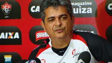 Imagem Ney Franco pede demissão e não é mais técnico do Vitória