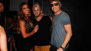 Imagem Nicole Bahls chega com Theo Becker em boate