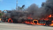 Imagem Ônibus é atingido por chamas próximo ao Bairro da Paz