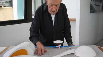 Imagem Arquiteto Oscar Niemeyer é internado no Rio de Janeiro
