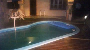 Imagem Criança morre após se afogar em piscina em Simões Filho