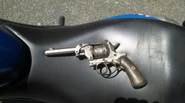 Imagem 13ª CIPM prende homem com arma na Pituba