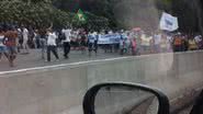 Imagem Protesto na BR-324 deixa trânsito bastante complicado na região