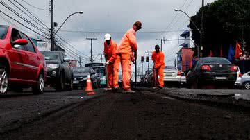 Imagem Prefeitura notifica empresa de recapeamento que travou trânsito na ACM